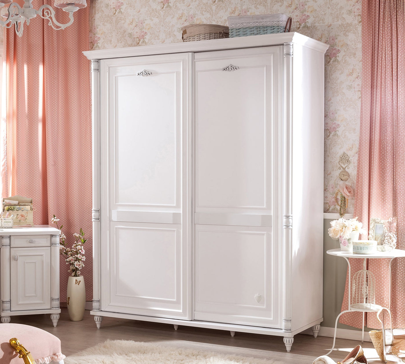 Romantic Sliding Wardrobe