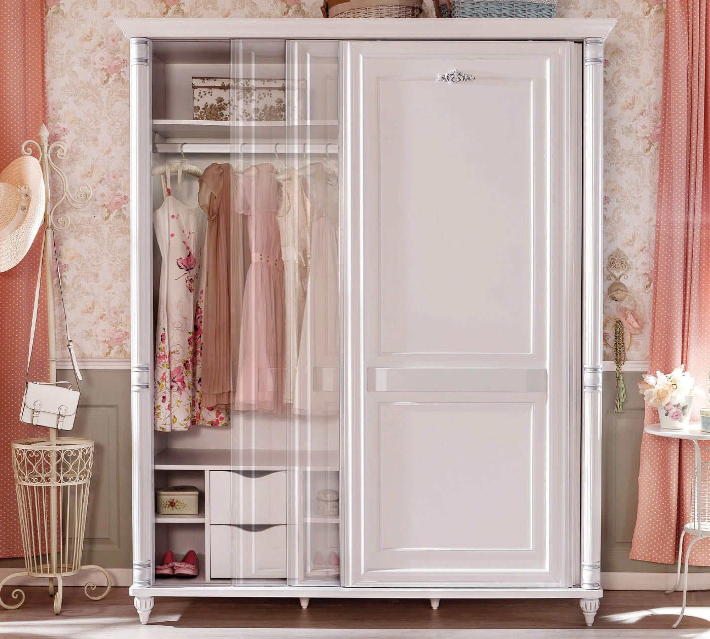 Romantic Sliding Wardrobe